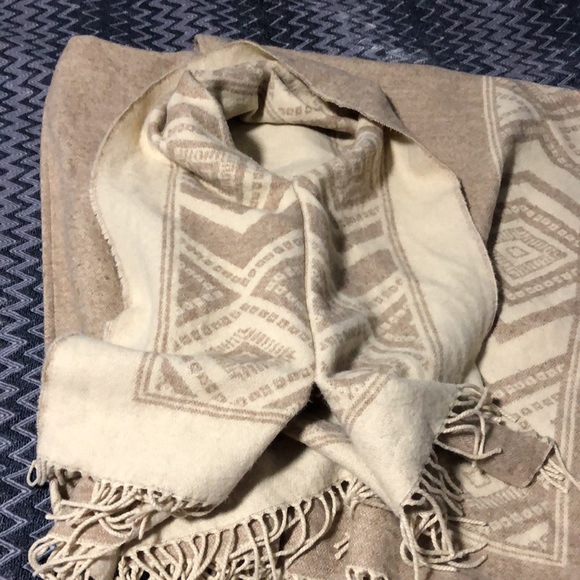 American Eagle Shawl Poncho Light Brown With Fringe - Picture 7 of 15